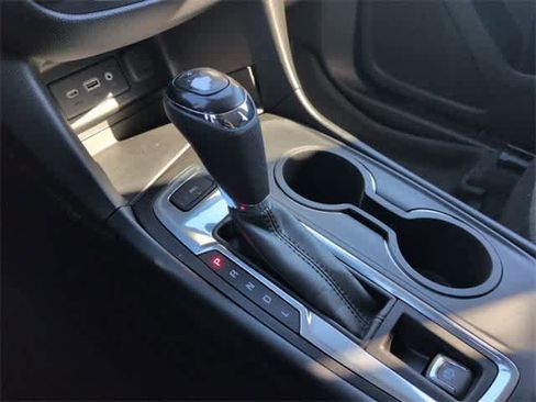 Used 2020 Chevrolet Equinox LT image 32