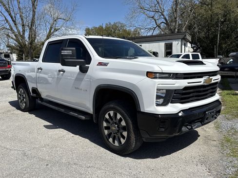 Used 2024 Chevrolet Silverado 2500 Custom w/ Custom Value Package image 7