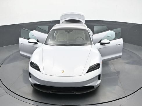 Used 2025 Porsche Taycan RWD image 33