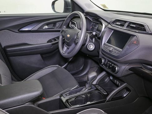 Used 2021 Chevrolet TrailBlazer LS FWD image 17