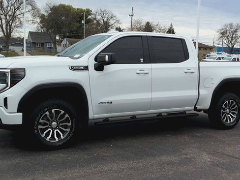 Used 2022 GMC Sierra 1500 AT4 image 6