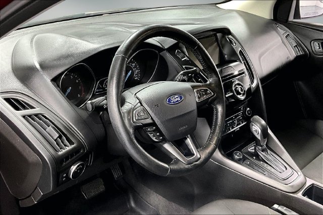 Used 2017 Ford Focus SEL w/ Cold Weather Package FWD image 16