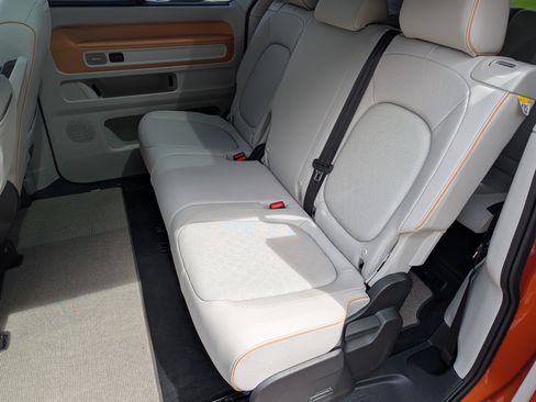 Used 2025 Volkswagen ID. Buzz 1st Edition RWD image 18