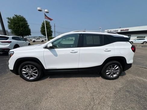 Used 2023 GMC Terrain SLT w/ LPO, Floor Liner Package AWD/4WD image 9