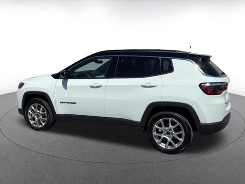 Used 2025 Jeep Compass Limited image 10