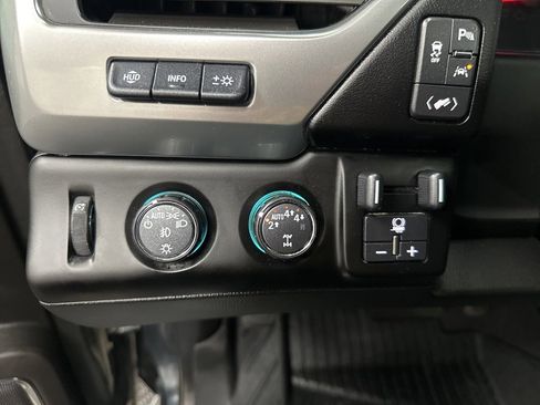 Used 2020 Chevrolet Suburban Premier image 34