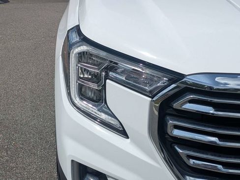 Used 2024 GMC Terrain SLT FWD image 9