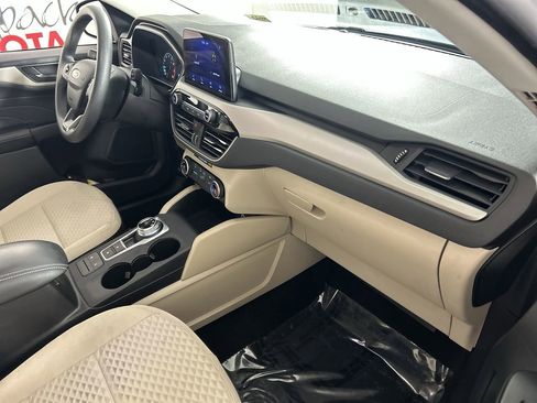 Used 2022 Ford Escape SE image 27