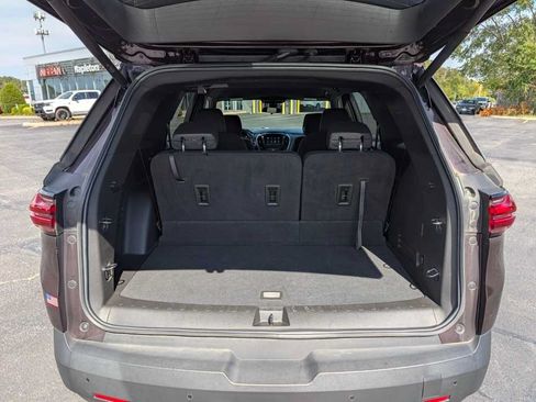 Used 2023 Chevrolet Traverse LT AWD/4WD image 16