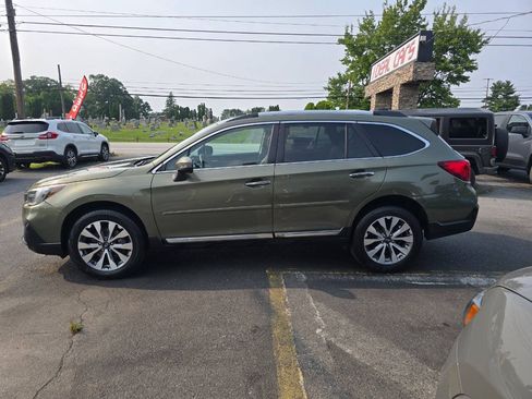 Used 2018 Subaru Outback 3.6R Touring AWD/4WD image 6
