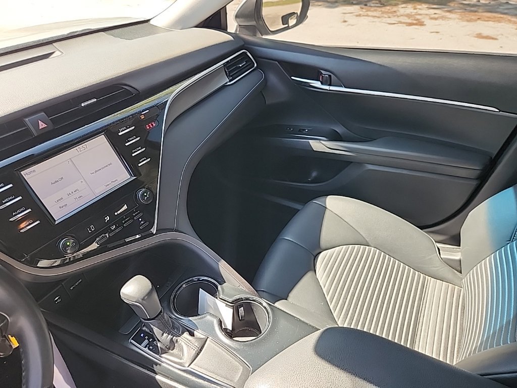 Used 2018 Toyota Camry SE FWD image 6