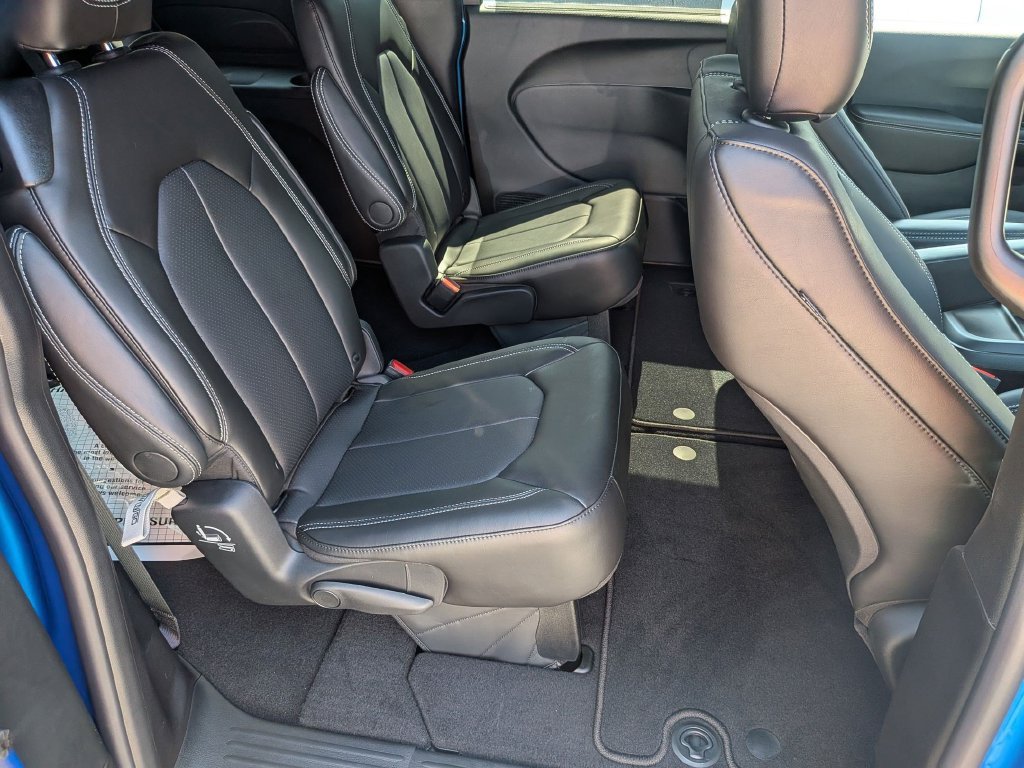 New 2027 Chrysler Pacifica Select FWD image 29