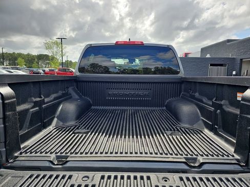 Used 2024 Nissan Frontier SV image 15