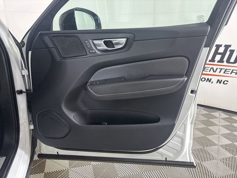 Used 2020 Volvo XC60 T5 R-Design AWD/4WD image 26