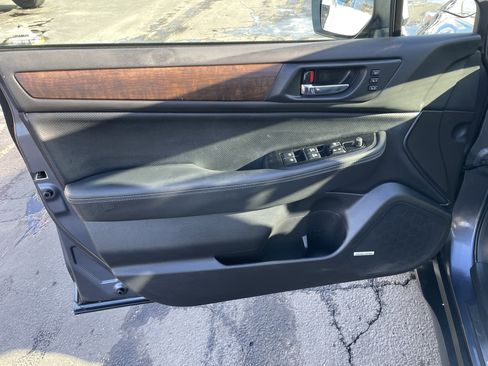 Used 2017 Subaru Outback 3.6R Limited image 11