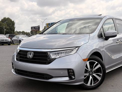 Used 2023 Honda Odyssey Touring image 2
