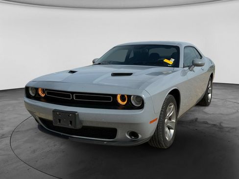 Used 2022 Dodge Challenger SXT RWD image 3