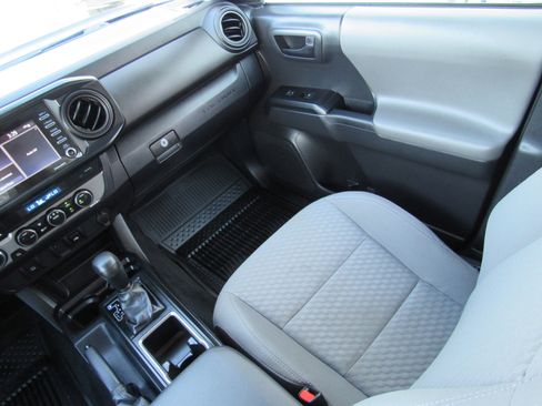 Used 2022 Toyota Tacoma SR image 33