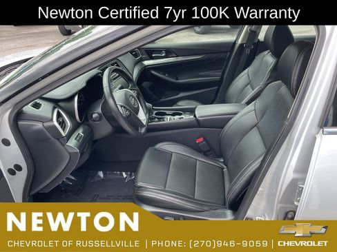 Used 2022 Nissan Maxima SV w/ Floor Mat Group FWD image 4