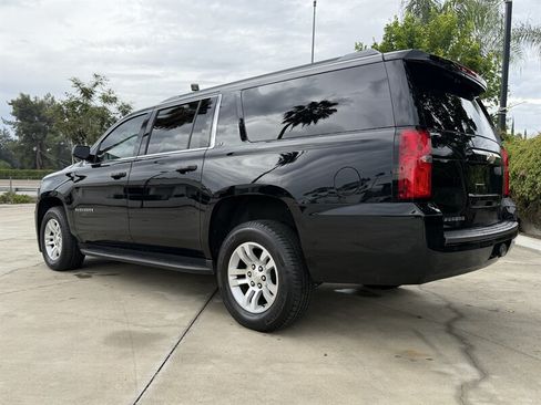 Used 2020 Chevrolet Suburban LT RWD image 3