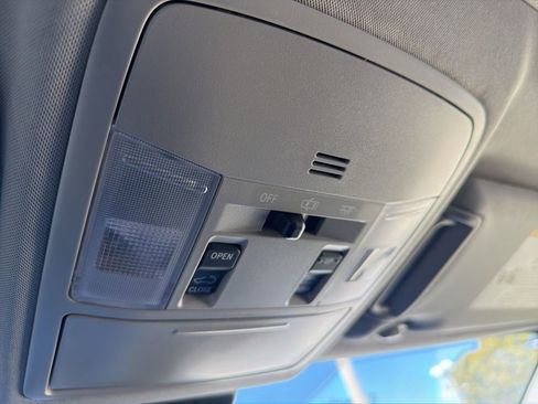 Used 2018 Toyota RAV4 Limited image 25