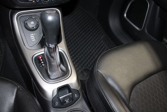 Used 2020 Jeep Compass Latitude w/ Cold Weather Group AWD/4WD image 19
