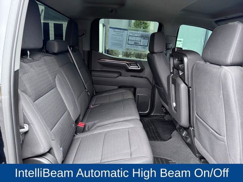 Used 2025 GMC Sierra 1500 SLE image 17