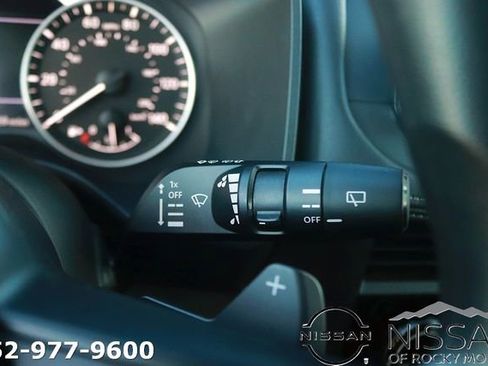 Used 2023 Nissan Rogue S image 22