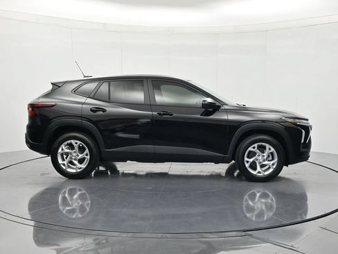 New 2026 Chevrolet Trax LS w/ LS Convenience Package FWD image 4