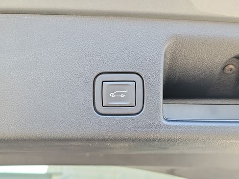 Used 2024 Chevrolet Equinox EV RS FWD image 19