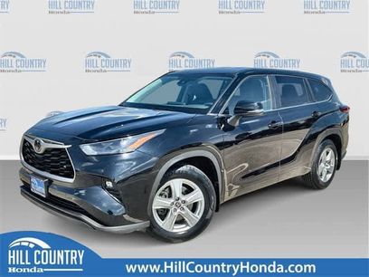 Used 2023 Toyota Highlander LE