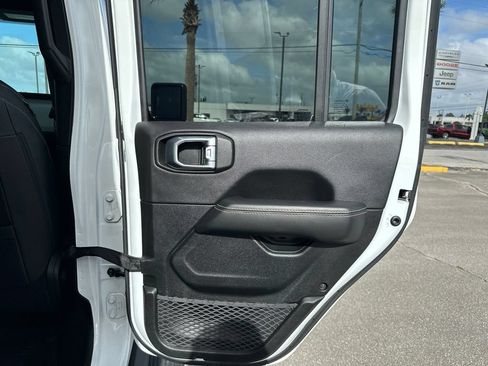 Used 2021 Jeep Wrangler Unlimited Sahara AWD/4WD image 15