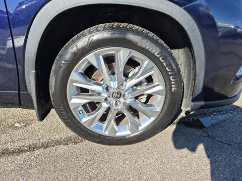 Used 2023 Toyota Highlander L image 8