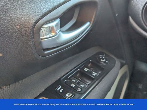 Used 2017 Jeep Renegade Latitude w/ Safety & Security Group image 31