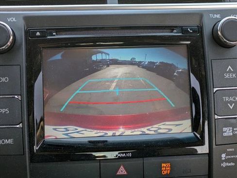 Used 2016 Toyota Camry SE image 10