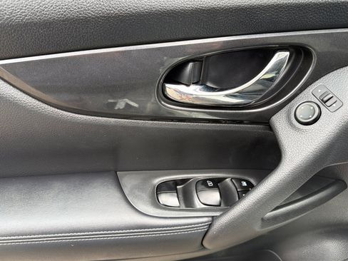 Used 2018 Nissan Rogue SV FWD image 10