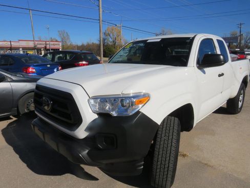 Used 2022 Toyota Tacoma SR AWD/4WD image 1
