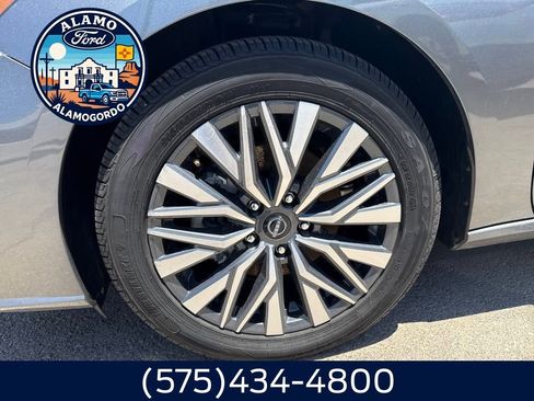 Used 2023 Nissan Altima 2.5 SV image 2