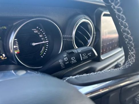 Used 2022 Jeep Wrangler Unlimited Sahara w/ Cold Weather Group AWD/4WD image 19