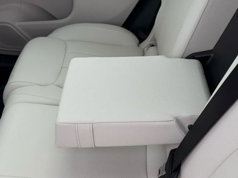 Certified 2026 Mercedes-Benz GLB 250 4MATIC image 32