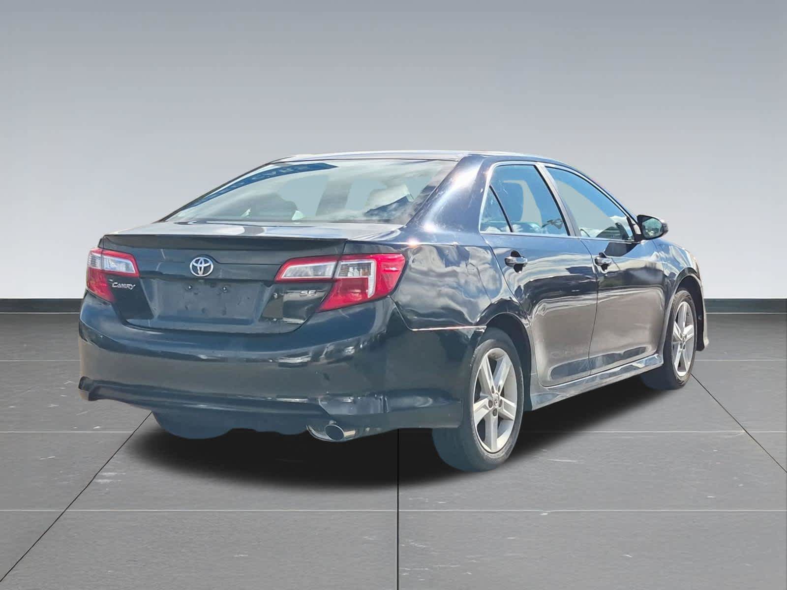 Used 2012 Toyota Camry SE FWD image 6