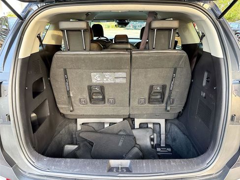 Used 2025 Kia Carnival FWD image 27