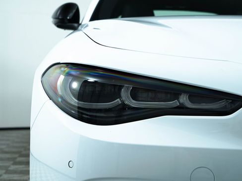 New 2024 Alfa Romeo Giulia Veloce image 16