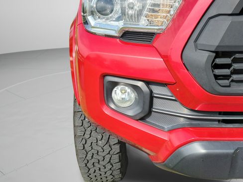 Used 2021 Toyota Tacoma SR5 RWD image 11