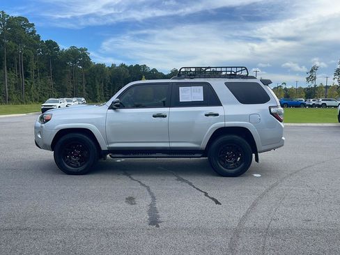 Used 2021 Toyota 4Runner Venture w/ Moonroof Package AWD/4WD image 4