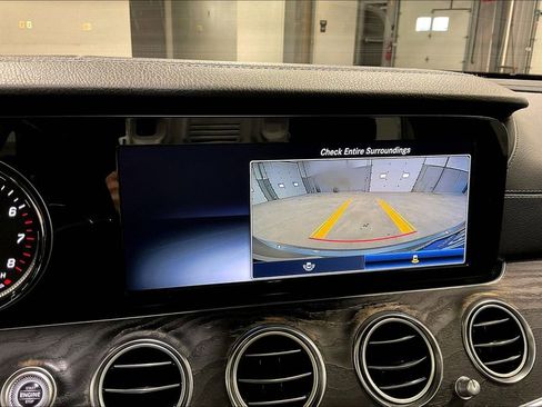 Used 2019 Mercedes-Benz E 300 4MATIC image 14