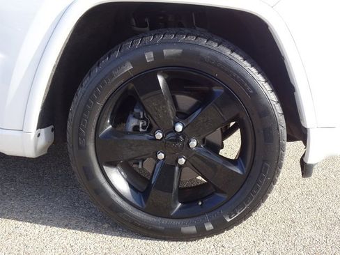 Used 2015 Jeep Grand Cherokee Altitude image 25