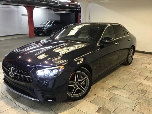 Used 2022 Mercedes-Benz E 350 4MATIC Sedan w/ AMG Line Exterior image 5
