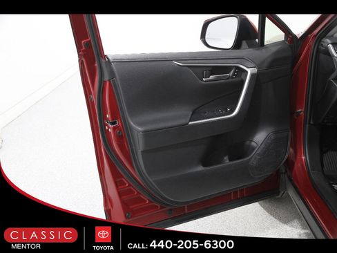 Used 2019 Toyota RAV4 Limited image 4