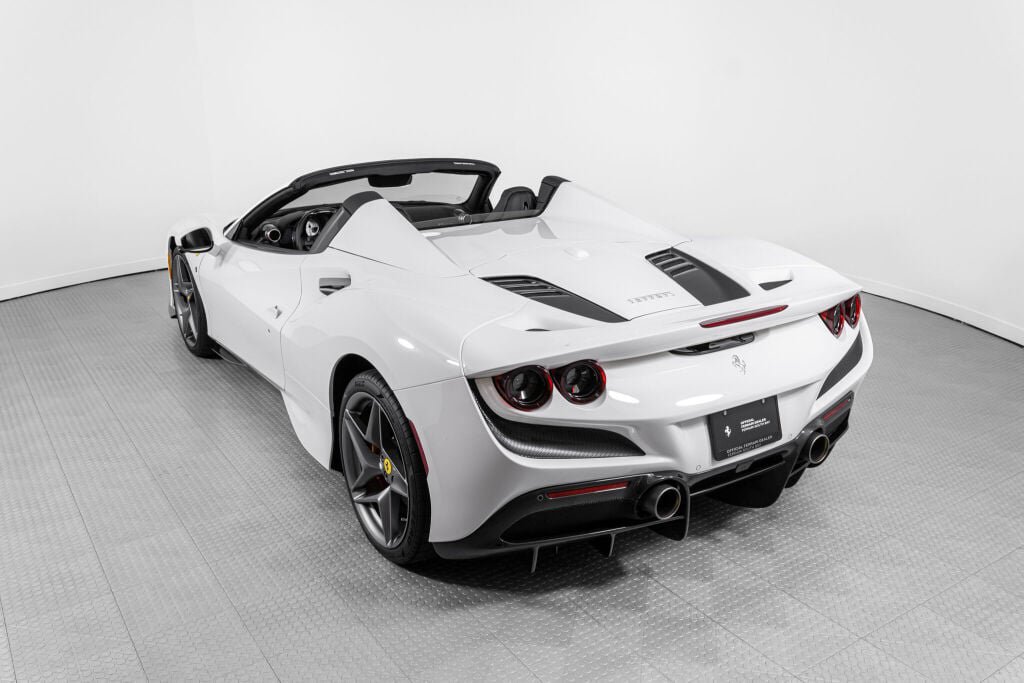 Used 2022 Ferrari F8 Tributo RWD image 8